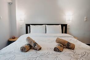 Minimal Condo Trikala Town