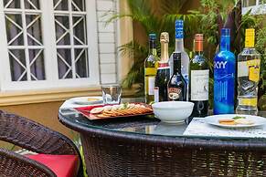 Botanic Bliss Living in Kingston