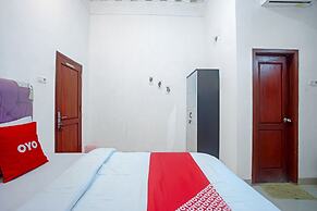 OYO Life 90587 Domen Homestay Syariah