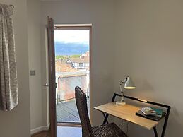 Stunning Cathedral View City Centre Apartment