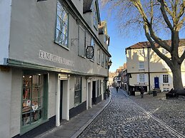 Stunning Cathedral View City Centre Apartment