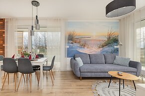 Coast Apartment With Balcony by Renters