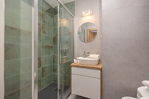 Coast Apartment With Balcony by Renters