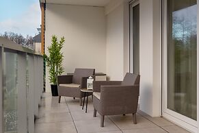 Coast Apartment With Balcony by Renters