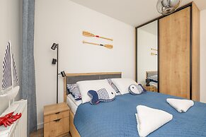 Coast Apartment With Balcony by Renters