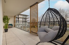 Coast Apartment With Balcony by Renters