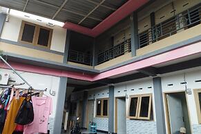 OYO Life 93403 Penginapan Adinda