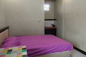 OYO Life 93403 Penginapan Adinda