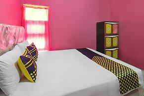 OYO Life 93405 Montong Are Residence