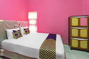 OYO Life 93405 Montong Are Residence