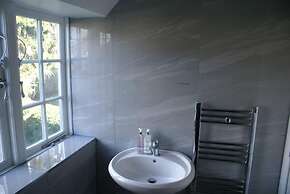 Inviting, Relaxing, 2-bed House-hampstead-london