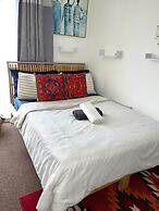 Comfortable and Convenient 1-bed Apart in Romford
