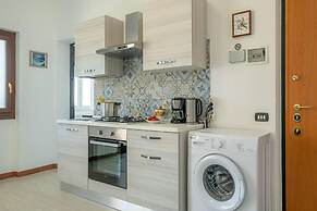 Charming 4-bed Apartment -lake Views & Balconies