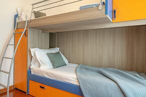 Charming 4-bed Apartment -lake Views & Balconies