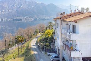 Charming 4-bed Apartment -lake Views & Balconies