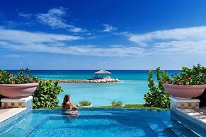 Luxury 1-bed Apartment in Montego Bay