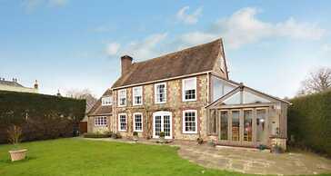 Luxury Brick and Flint House in Funtington