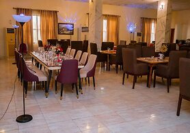 El Castillo Pretigious Hotel