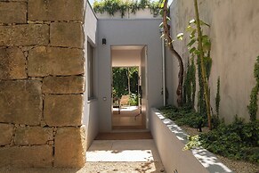 Vandoma Living Suites