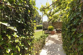 Vandoma Living Suites