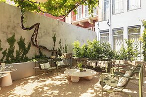 Vandoma Living Suites