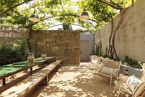 Vandoma Living Suites