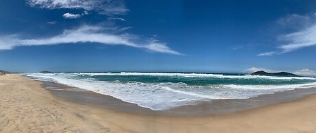 Refúgio na Praia do Campeche com Piscina