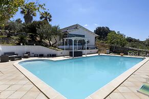 Villa Retreat With Mesmerizing sea View