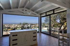 Villa Retreat With Mesmerizing sea View