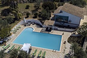 Villa Retreat With Mesmerizing sea View