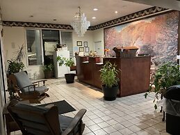 COVERED BRIDGE INN & SUITES