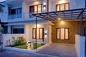 Taman Seminyak Suites