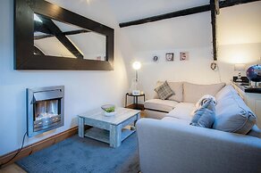 Cosy At The Mews - 2 Bedroom Apartment - Tenby