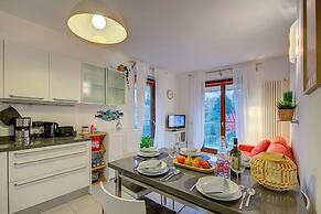 Lenni Apart. Swimming Pool and Lake