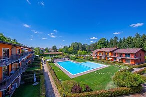 Lenni Apart. Swimming Pool and Lake