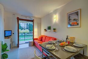 Lenni Apart. Swimming Pool and Lake