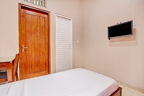 OYO Life 93497 Griya Kost Rr