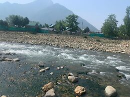Upani Cottages