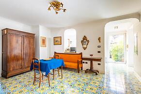 Charming House With Terrace at Historical Center