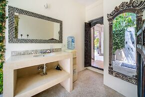 Villa Senang, Seminyak