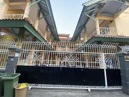 OYO Life 93265 Kos Cendana Seruni Raya