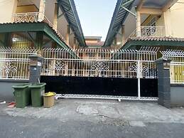 OYO Life 93265 Kos Cendana Seruni Raya