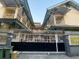 OYO Life 93265 Kos Cendana Seruni Raya