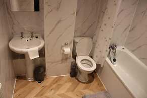Impeccable Spacious 1-bed Apart in London Dagenham