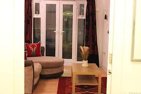 Impeccable Spacious 1-bed Apart in London Dagenham