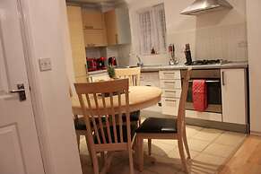 Impeccable Spacious 1-bed Apart in London Dagenham