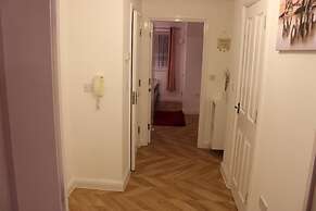 Impeccable Spacious 1-bed Apart in London Dagenham