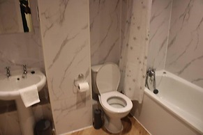 Impeccable Spacious 1-bed Apart in London Dagenham