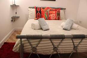 Impeccable Spacious 1-bed Apart in London Dagenham