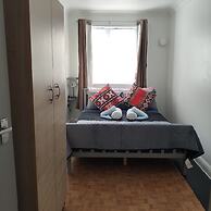 Charming and Stylish 2-bed Apart - London Dagenham